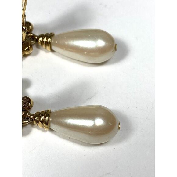 Cameo Clip Ons Dangles Earrings Drops Faux Pearl Drops Gold Tone Vintage Estate - Picture 7 of 13